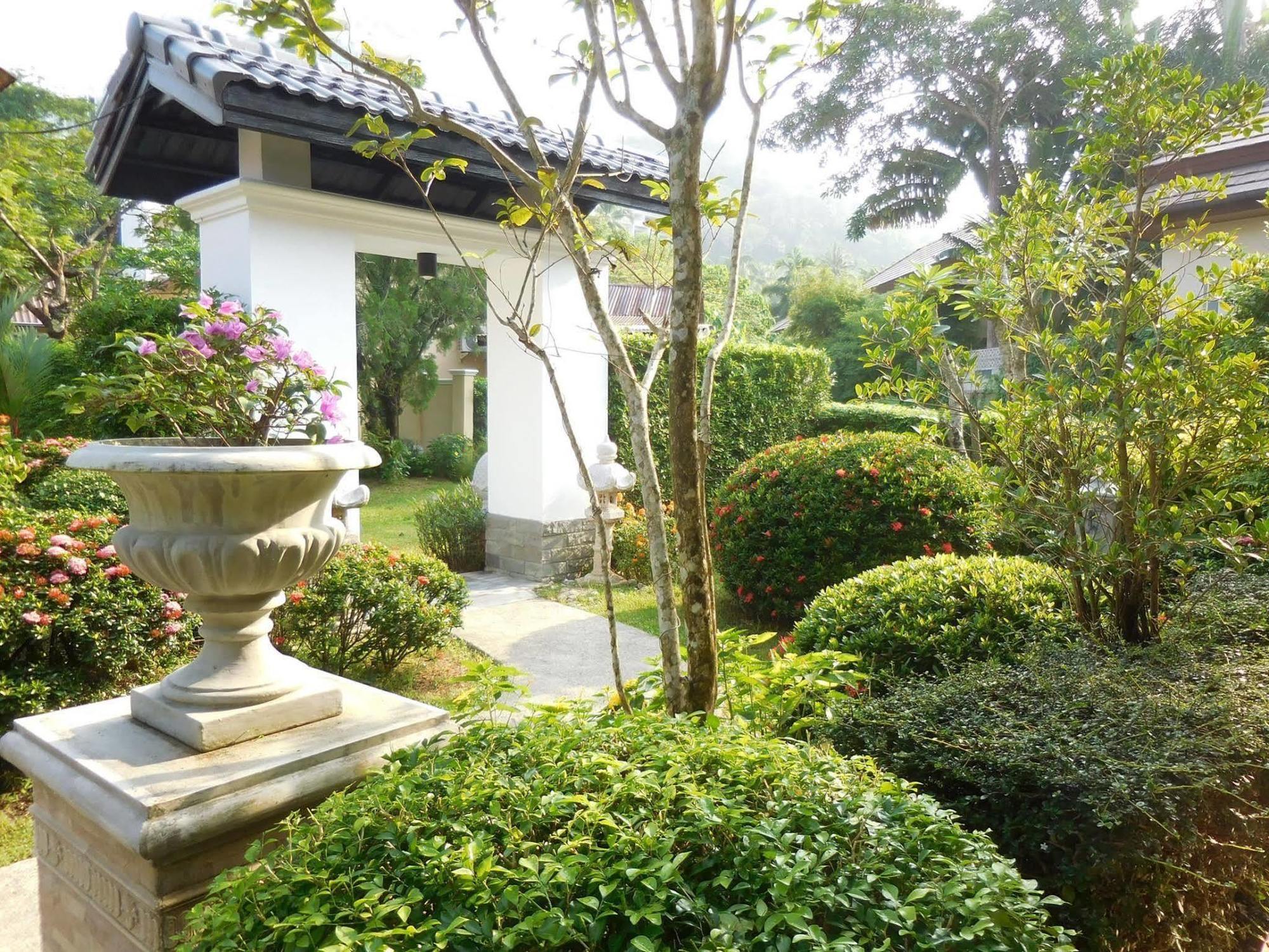 Holiday Village And Natural Garden Resort Phuket Esterno foto